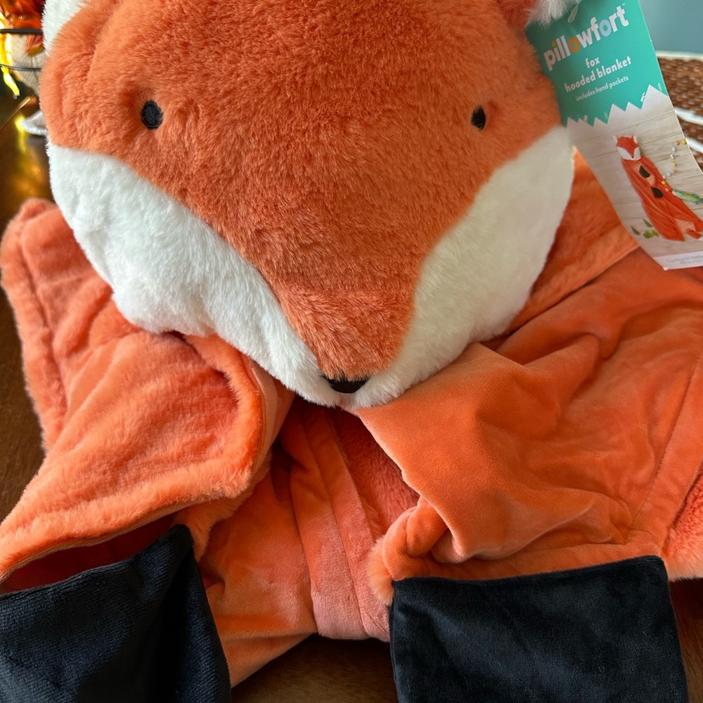Fox hooded blanket with pockets